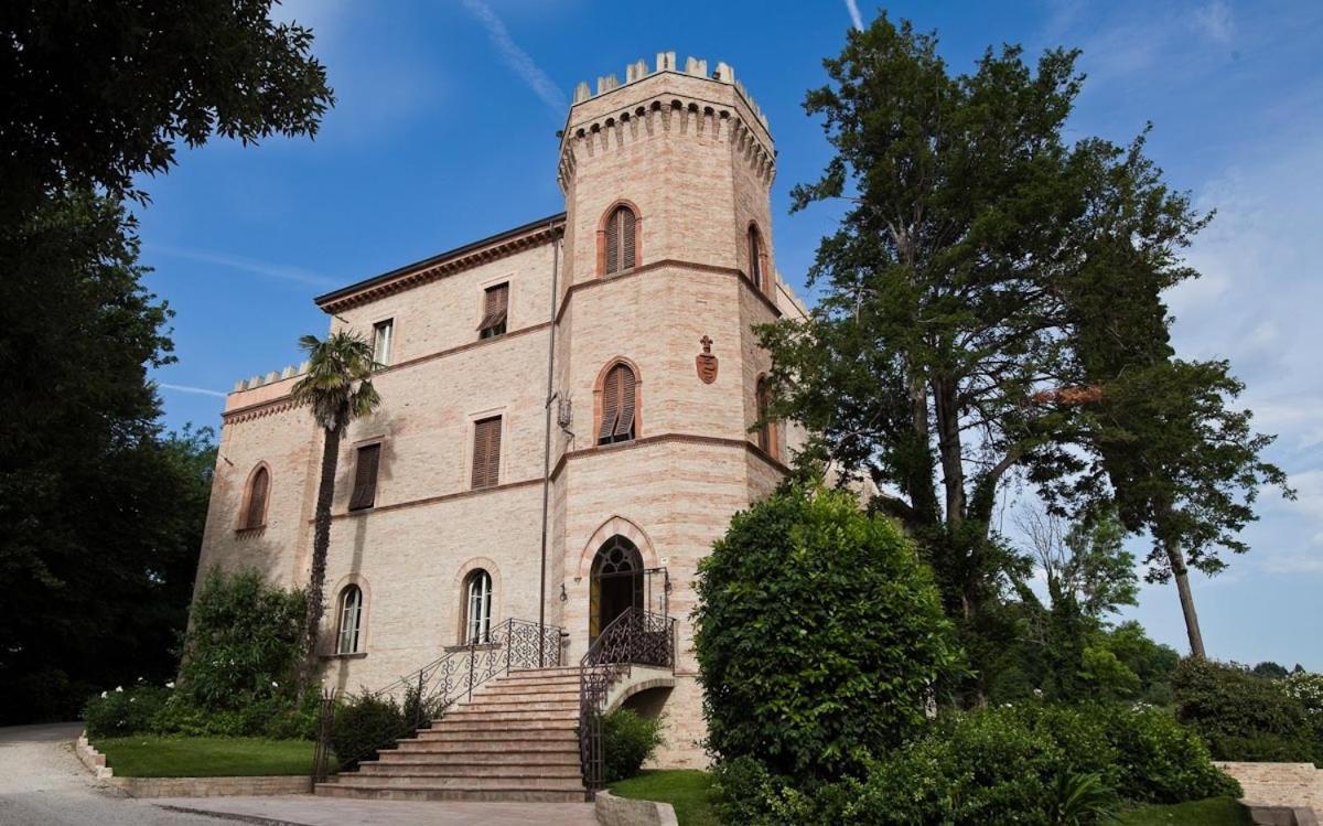 Castello Montegiove Hotel Фано Екстериор снимка
