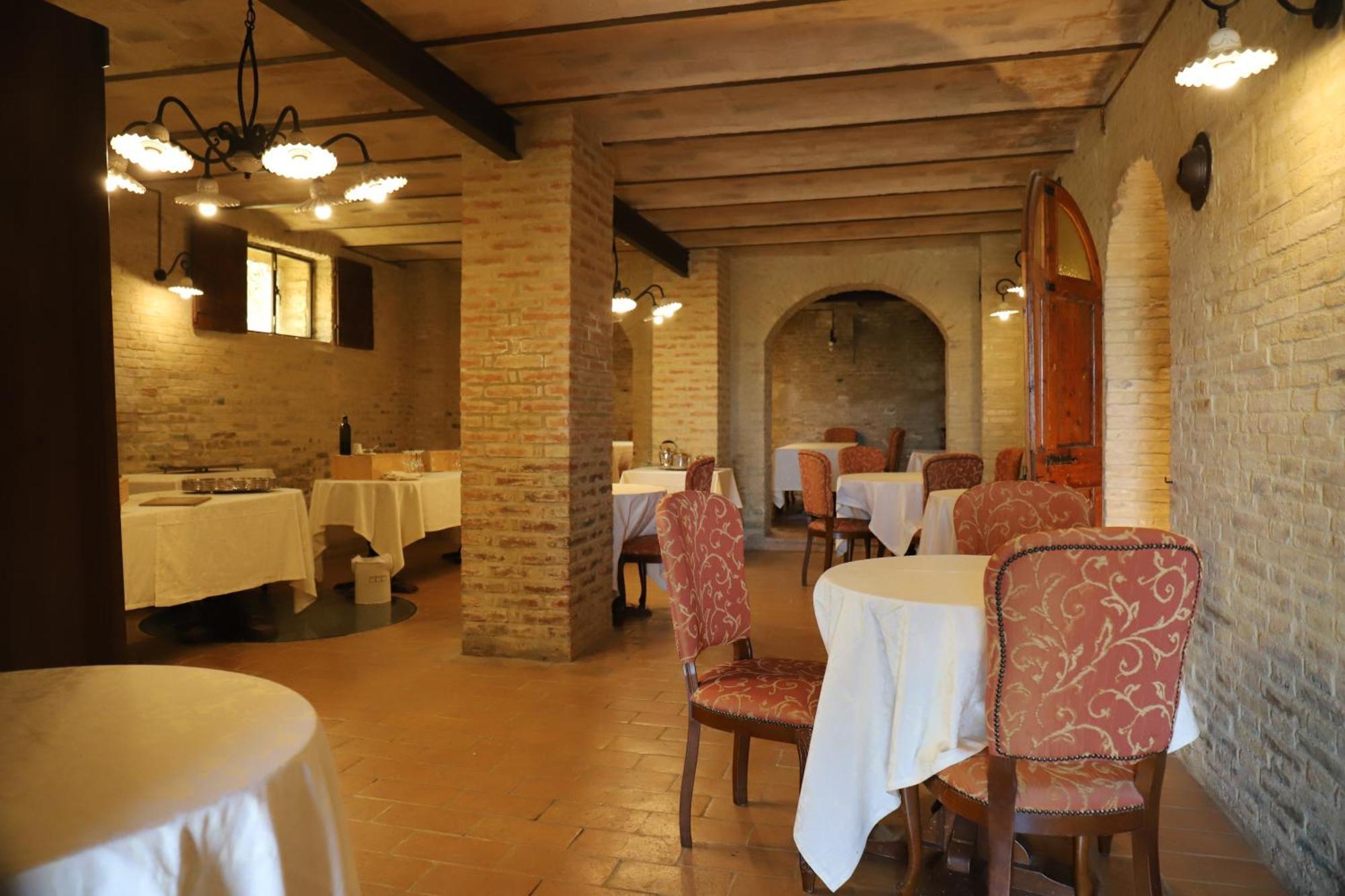 Castello Montegiove Hotel Фано Екстериор снимка