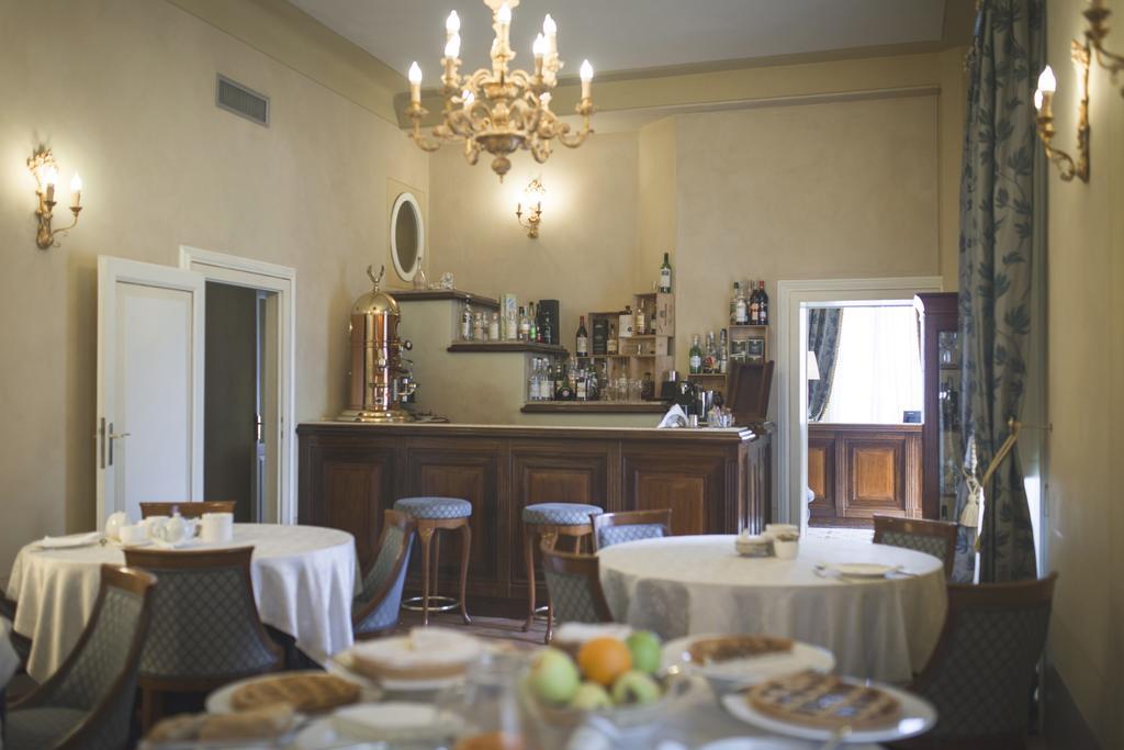 Castello Montegiove Hotel Фано Екстериор снимка