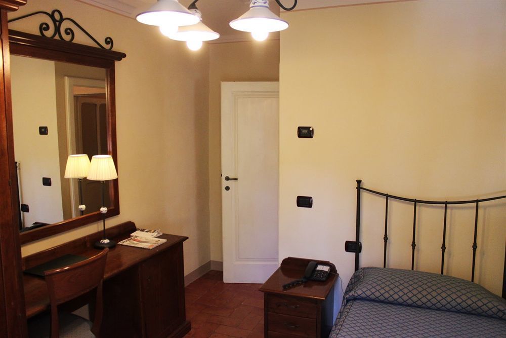 Castello Montegiove Hotel Фано Екстериор снимка